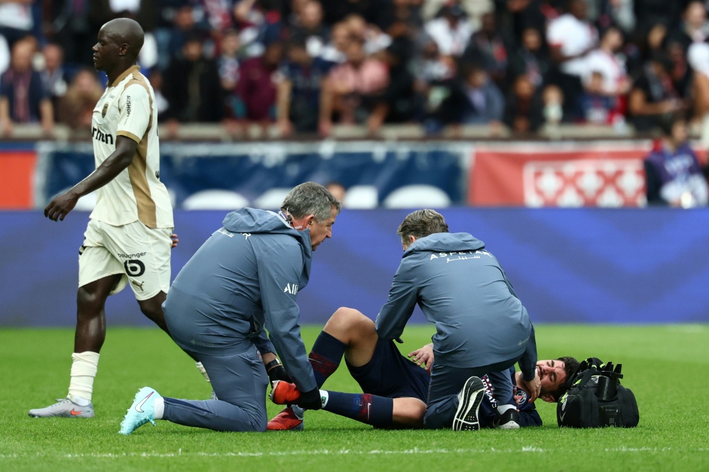 Ligue des champions: PSG affaibli par les blessures lance la protection de son trophée