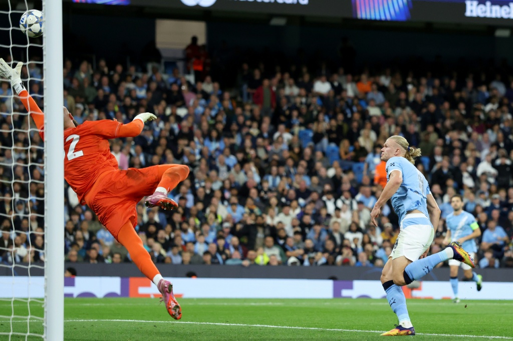 Ligue des Champions Manchester City vainc Naples 2 0 Haaland marque son cinquantième but en fanfare