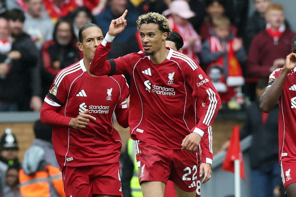 Liverpool pokonuje Everton i zachowuje idealny początek w Premier League