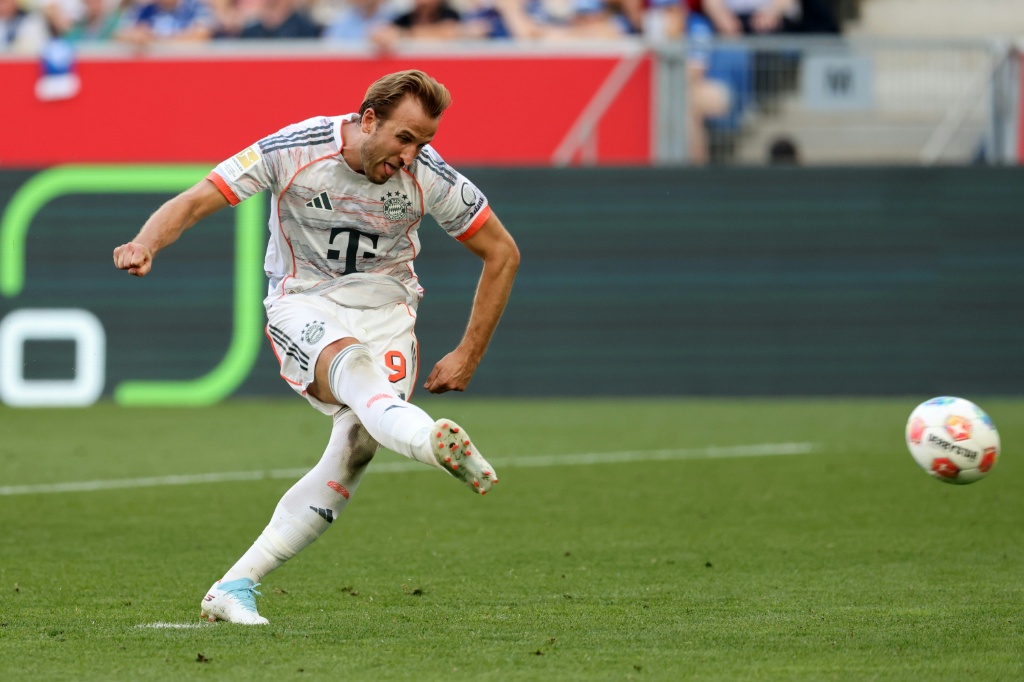 Bayern esmaga Hoffenheim por 4 a 1 com hat trick de Harry Kane