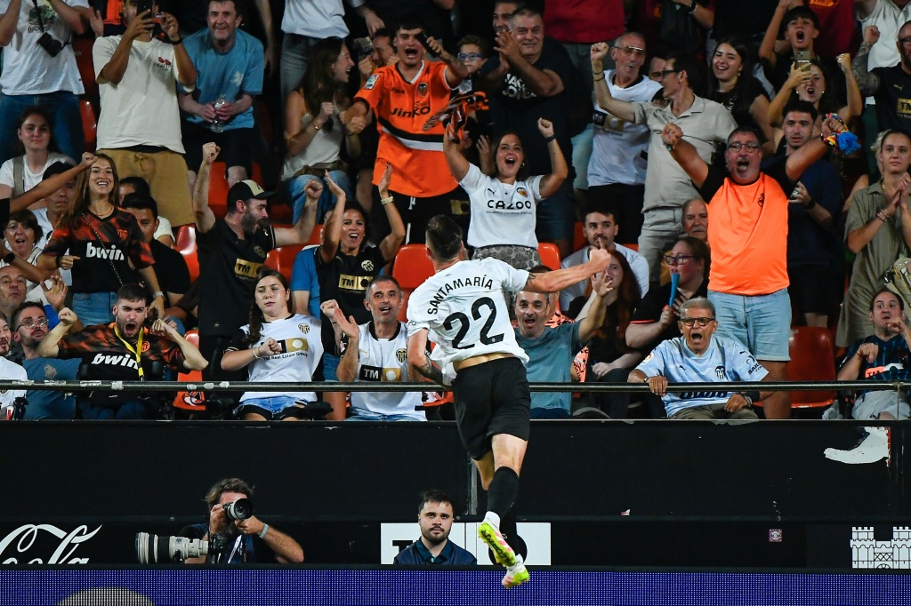 El Valencia tumba al Athletic tras la roja de Vivian