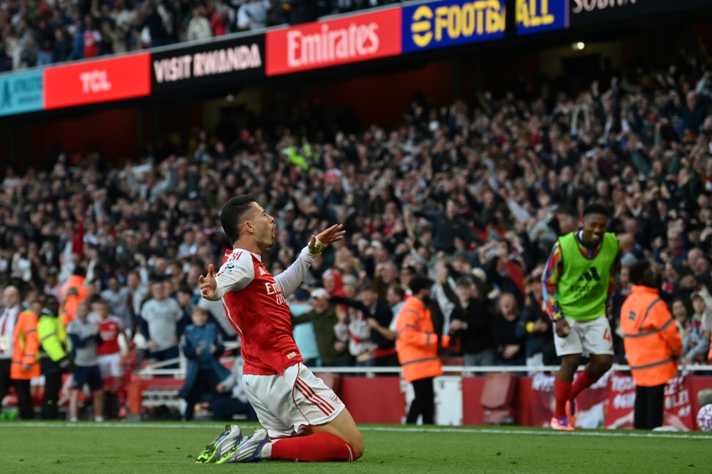 Martinelli's Dramatic Equaliser Saves Arsenal in Draw with Manchester City