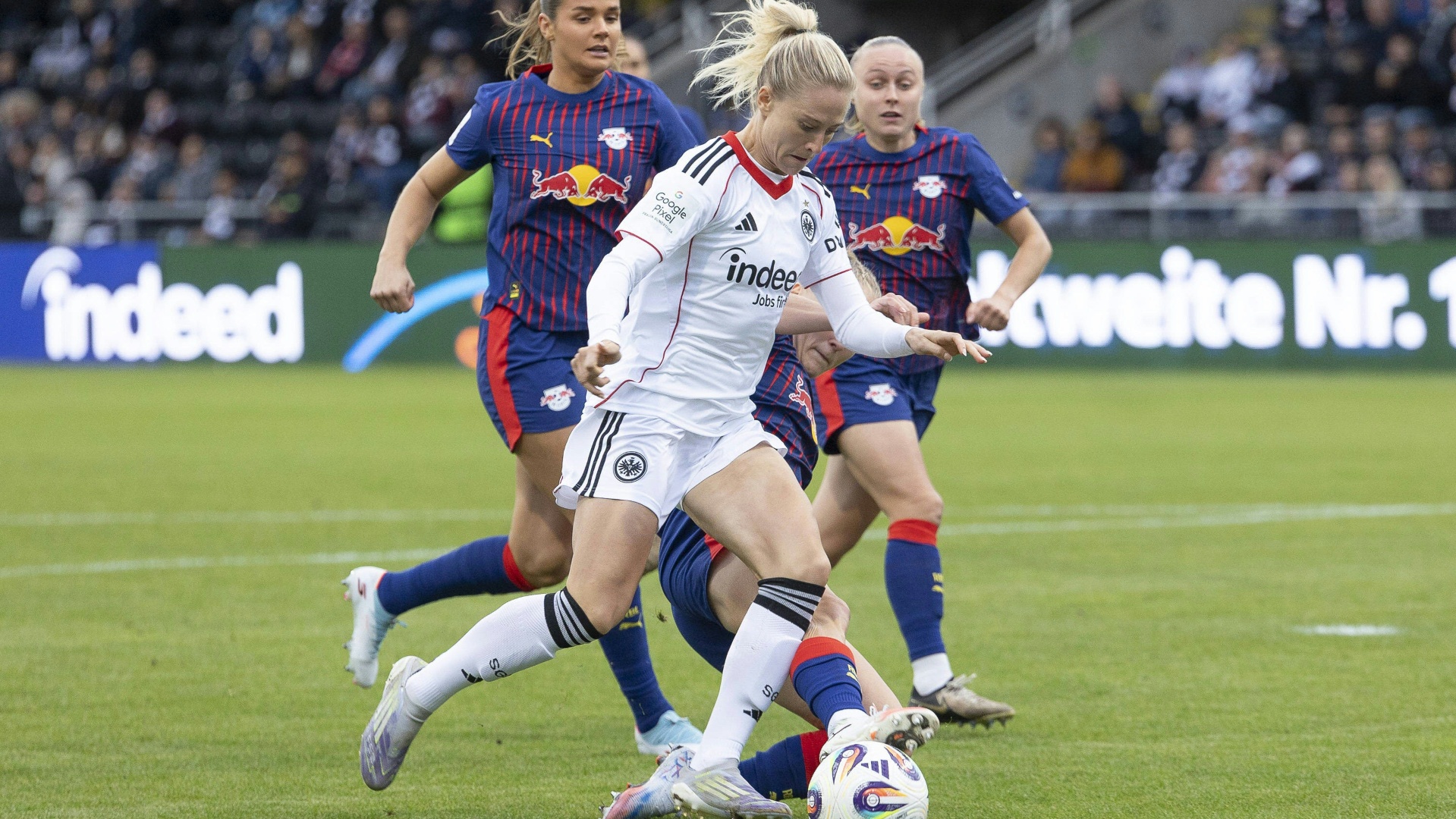 Nach dem Ausscheiden in der Champions League: Frankfurt besiegt Leipzig knapp