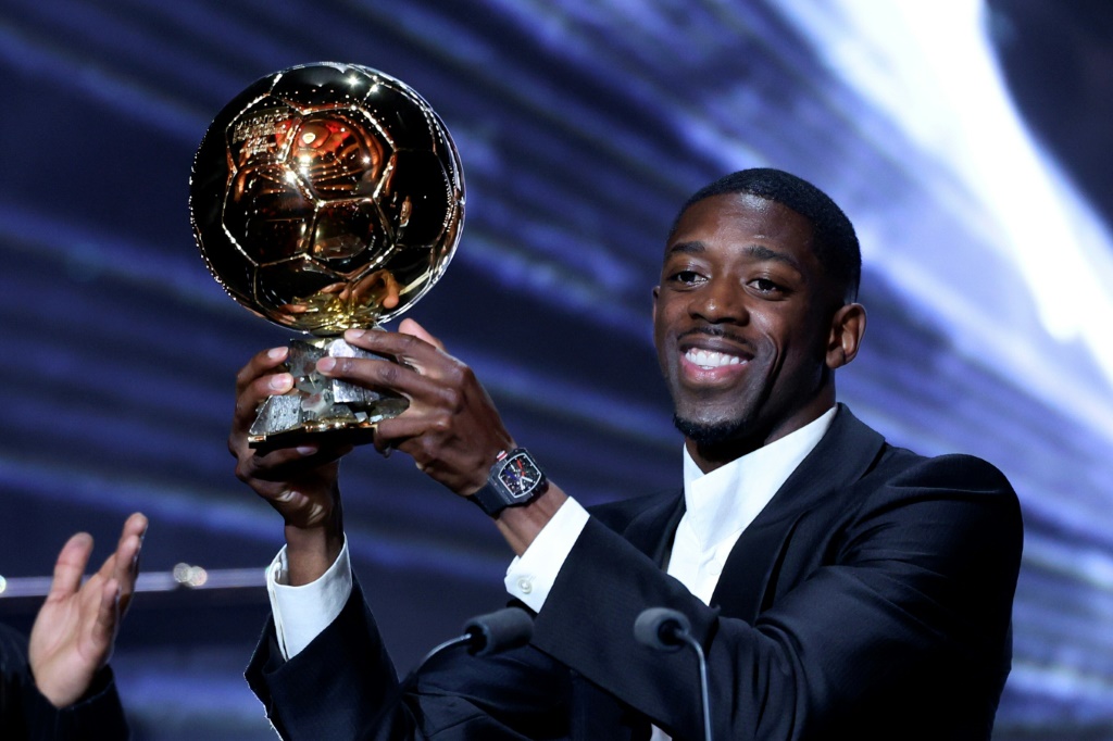 Ousmane Dembélé do PSG conquista a sua primeira Bola de Ouro