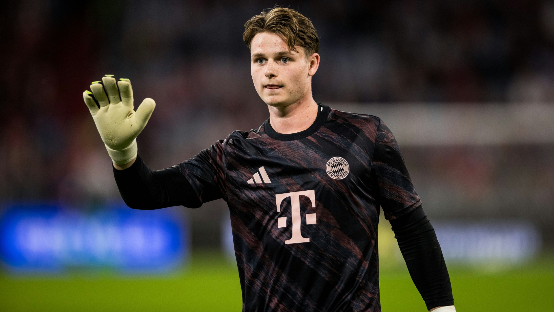 Bayern München: Ersatzkeeper Urbig mit Adduktorenverletzung