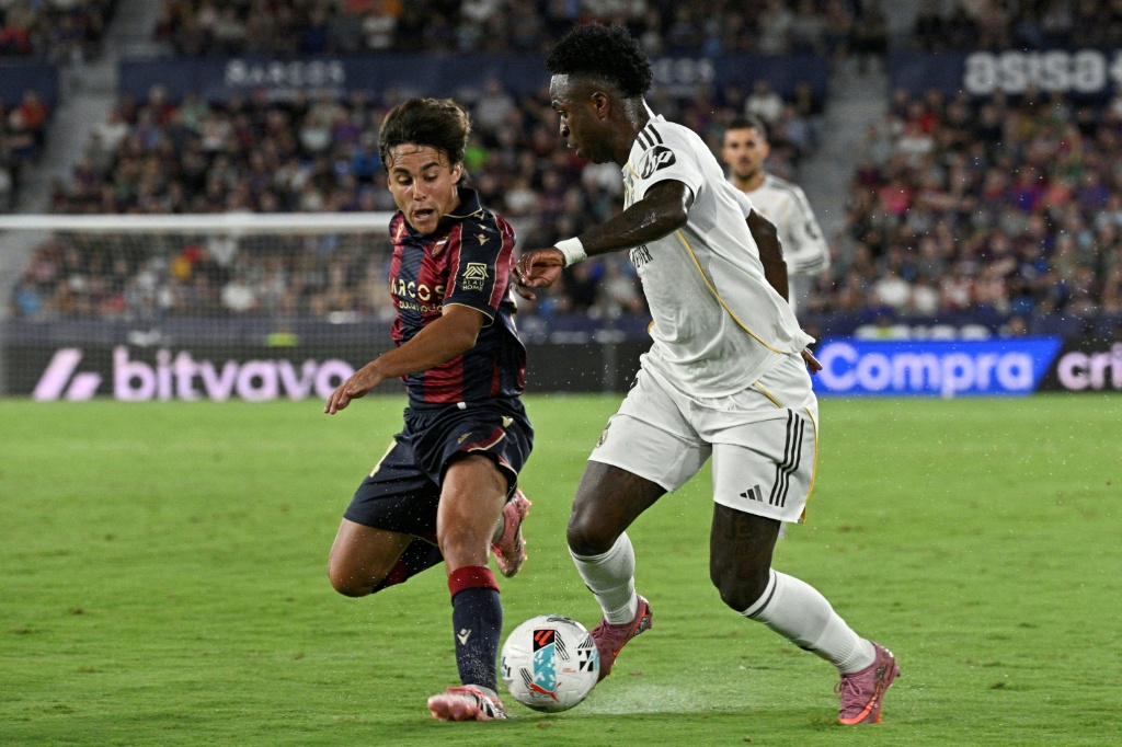 Real Madrid derrota al Levante con dos tantos de Mbappe y primer gol de Mastantuono