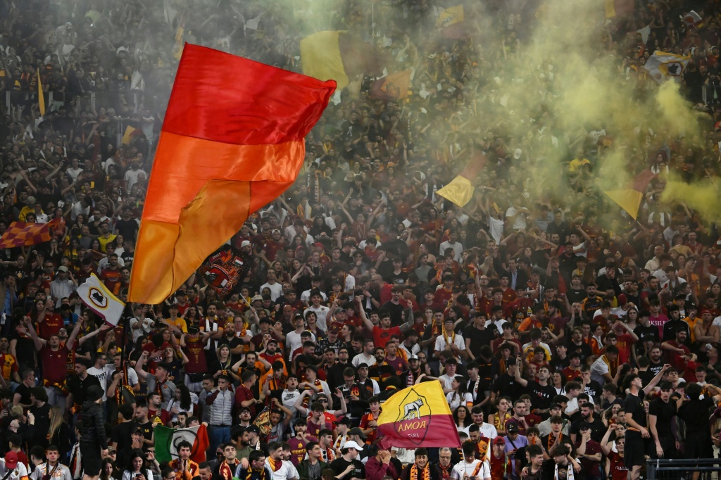 Más de cien ultras del Roma arrestados en Niza