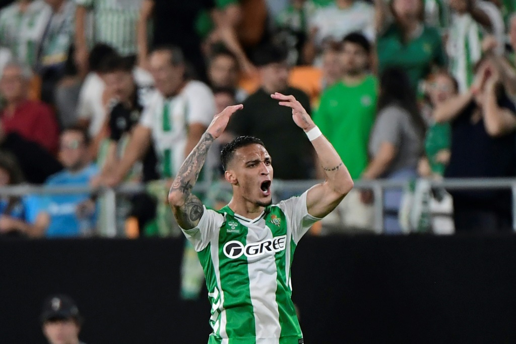 Antony e Igor Jesus destacam-se no empate do Betis com o Forest por 2-2 na Liga Europa