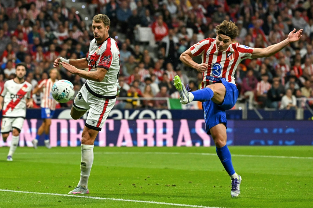 En Espagne Julian Alvarez retourne le Rayo Vallecano et préserve lAtlético Madrid dune crise