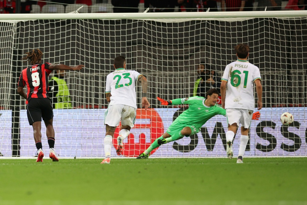 Ligue Europa: Nice se réveille trop tard et s'incline face à la Roma