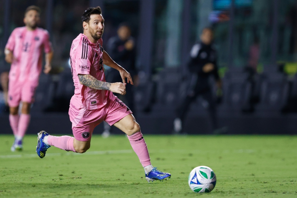 Inter Miami asegura plaza en playoffs con dos goles y una asistencia de Messi en Nueva York