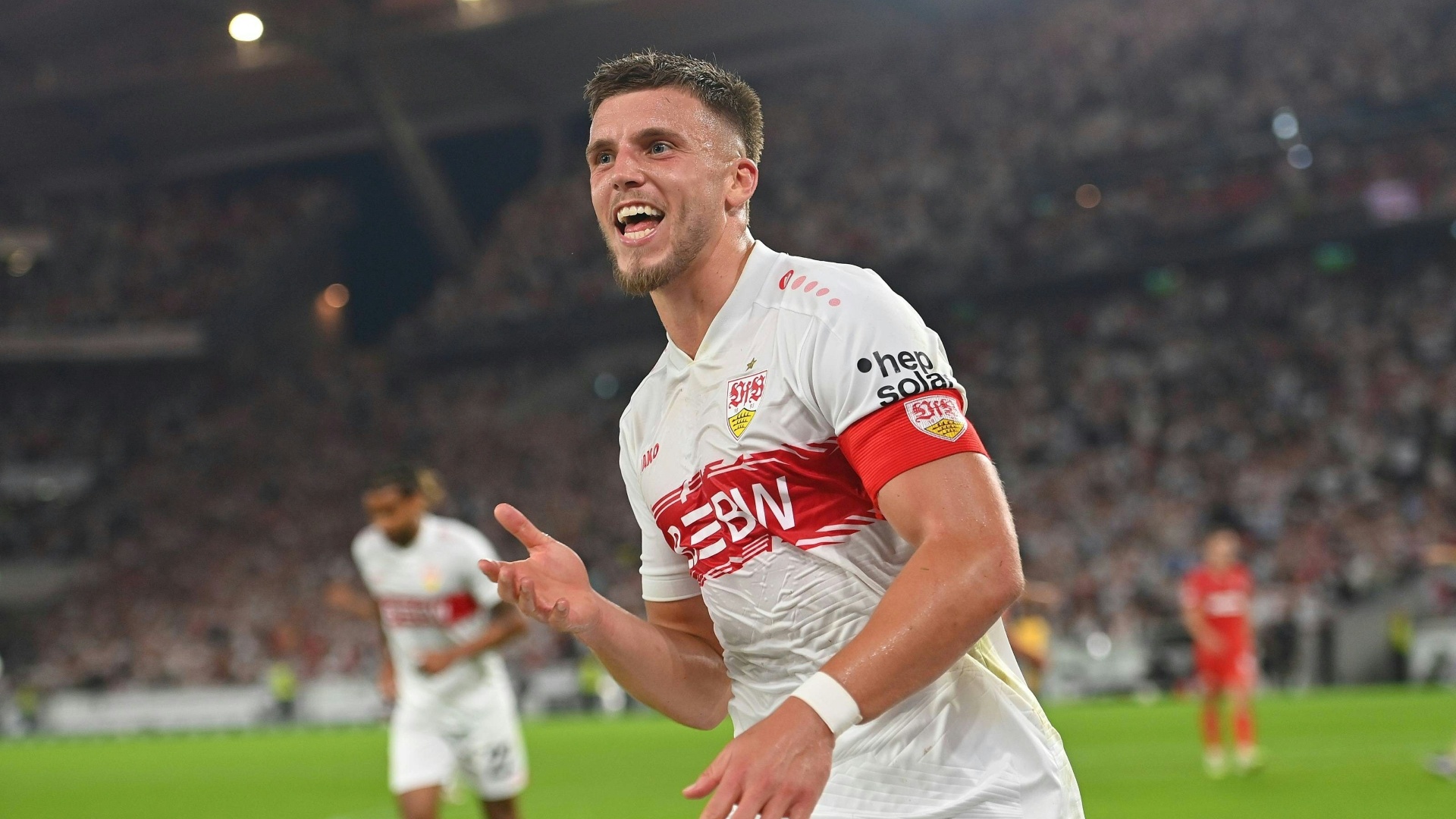 "Eins mit Sternchen": Hoeneß lobt Leader Demirovic