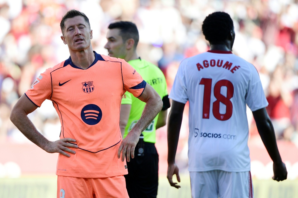 Sevilla aplica goleada no Barça (4-1) e Real Madrid assume a liderança