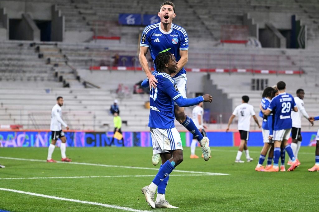Ligue 1: Strasbourg triomphe face à Angers et s'installe sur le podium