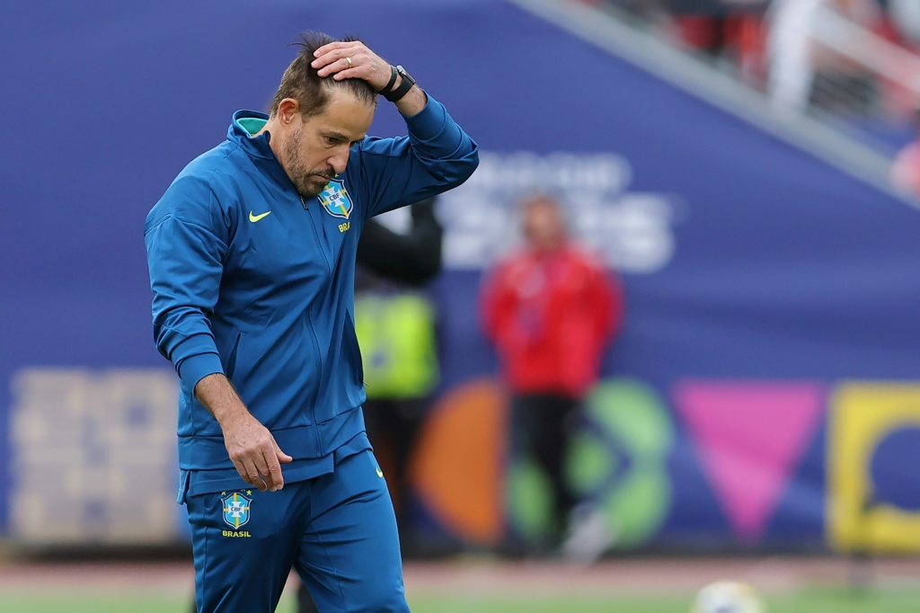 Treinador Ramon Menezes é demitido após eliminação do Brasil na 1ª fase do Campeonato do Mundo Sub-20