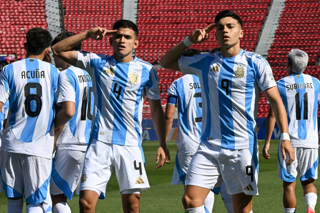 Argentina aplica goleada na Nigéria por 4 a 0 e garante vaga nas quartas do Mundial Sub-20