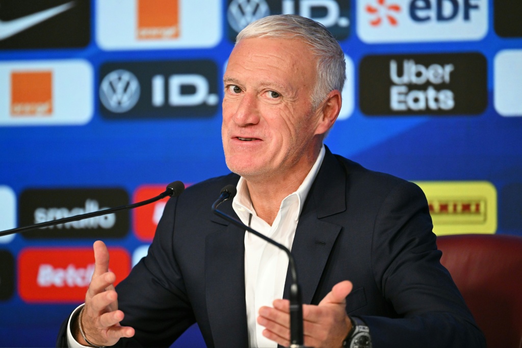 Deschamps tvrdí že přizpůsobení je klíčem k tomu aby se nestal starým bláznem