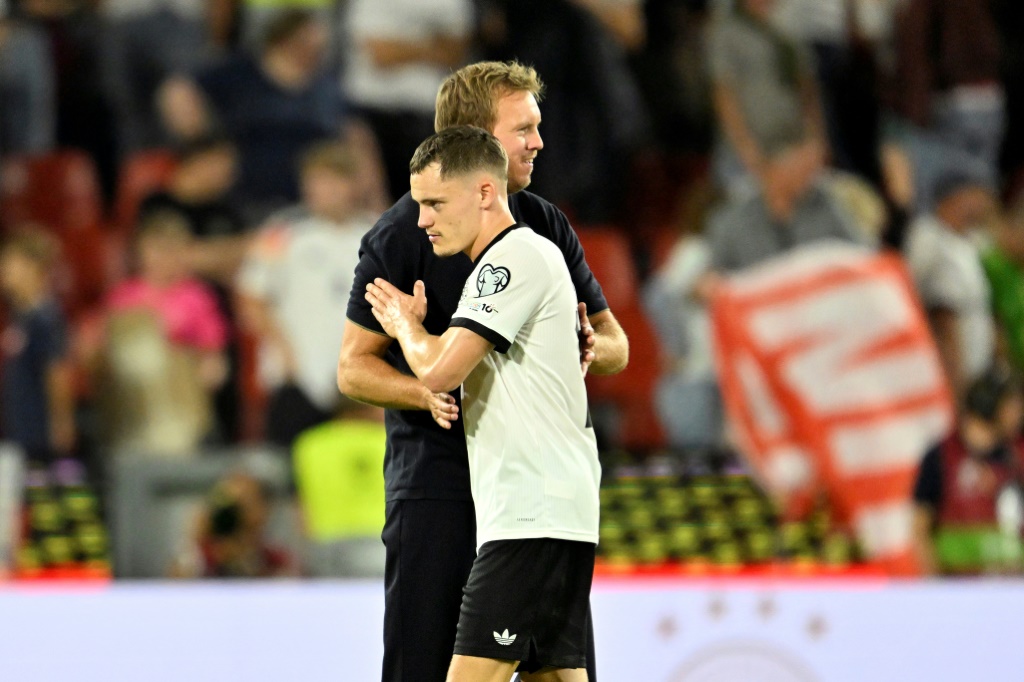 Domácí pohodlí volá po pod tlakem se vracejícím Wirtzem k německým povinnostem