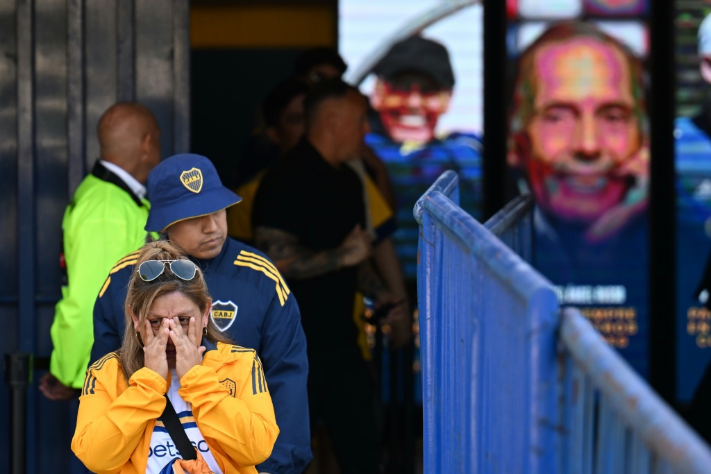 Boca Juniors Manager Russo Receives Heartfelt Farewell at Buenos Aires Stadium