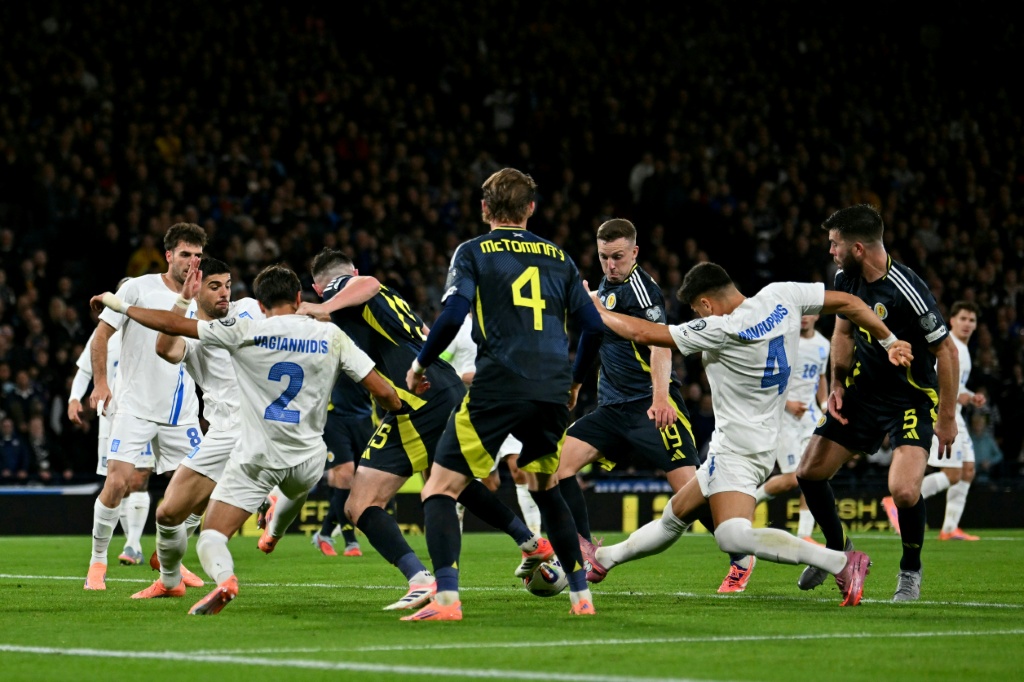 Schotland houdt WK-droom levend na sterke comeback tegen Griekenland, Nederland pakt zege