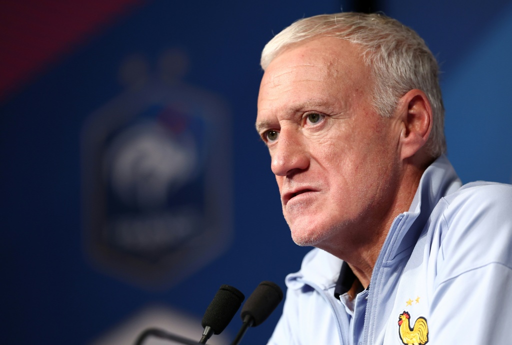 Deschamps: adaptar-se às novas gerações é essencial para não ser visto como um "velho tolo"