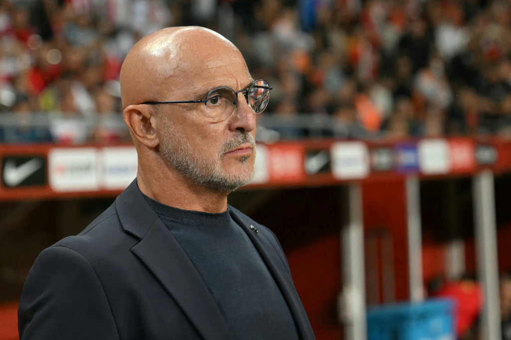 Luis de la Fuente subraya la ausencia de conflictos con Flick y el Barcelona