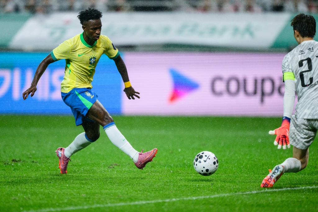 Foot: le Brésil inflige une large victoire à la Corée du Sud grâce à un doublé de la jeune promesse Estevao