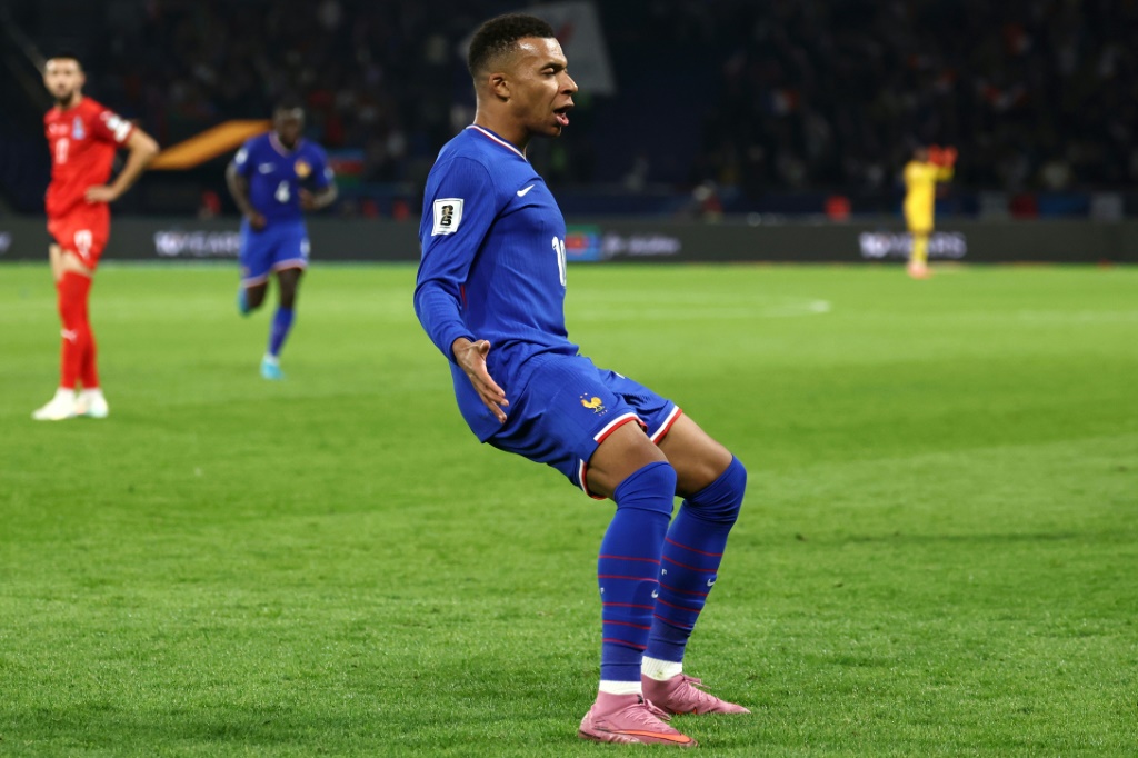 Mbappe scoort terwijl Frankrijk Azerbeidzjan met gemak verslaat