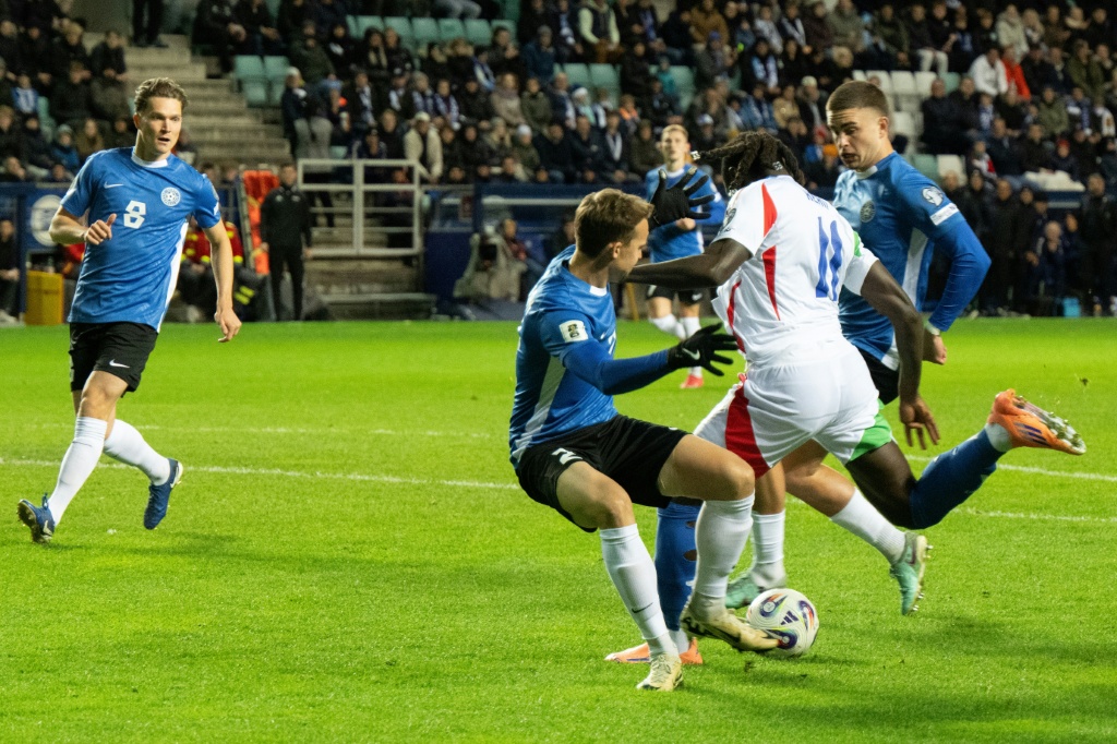 Italia vence en Estonia y se agarra para esquivar el repechaje del Mundial