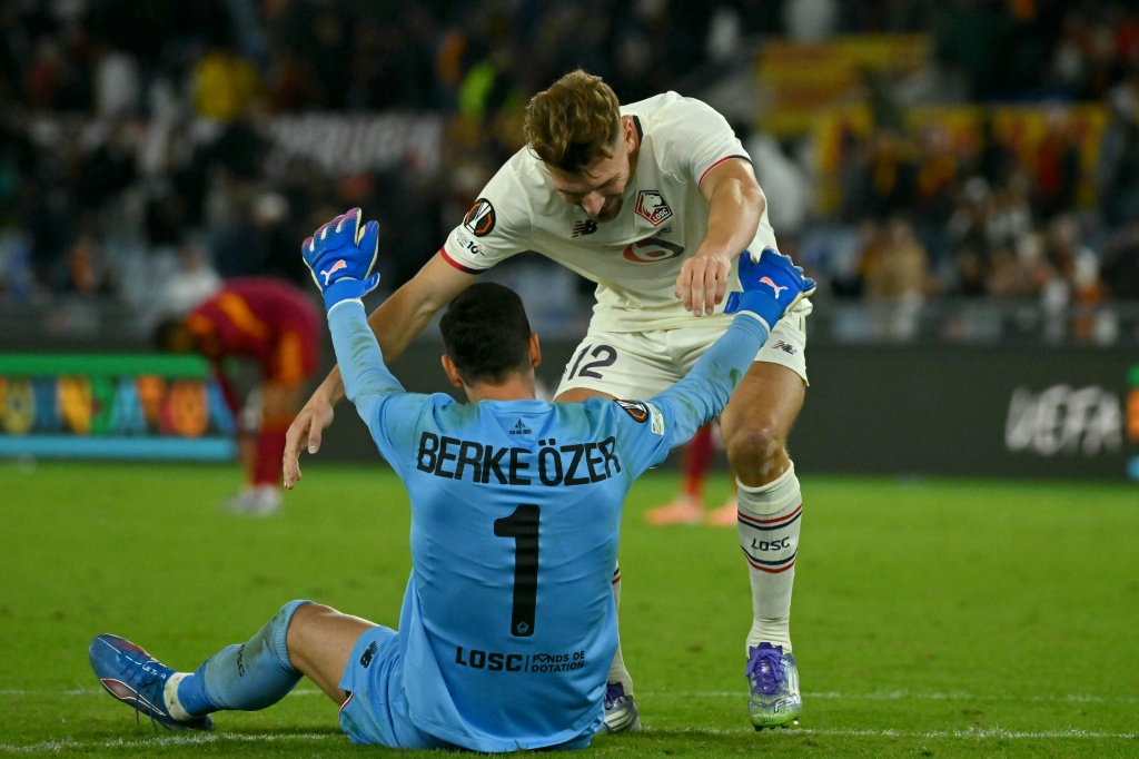 El portero Berke Özer se marcha de la concentración turca por no jugar contra Bulgaria