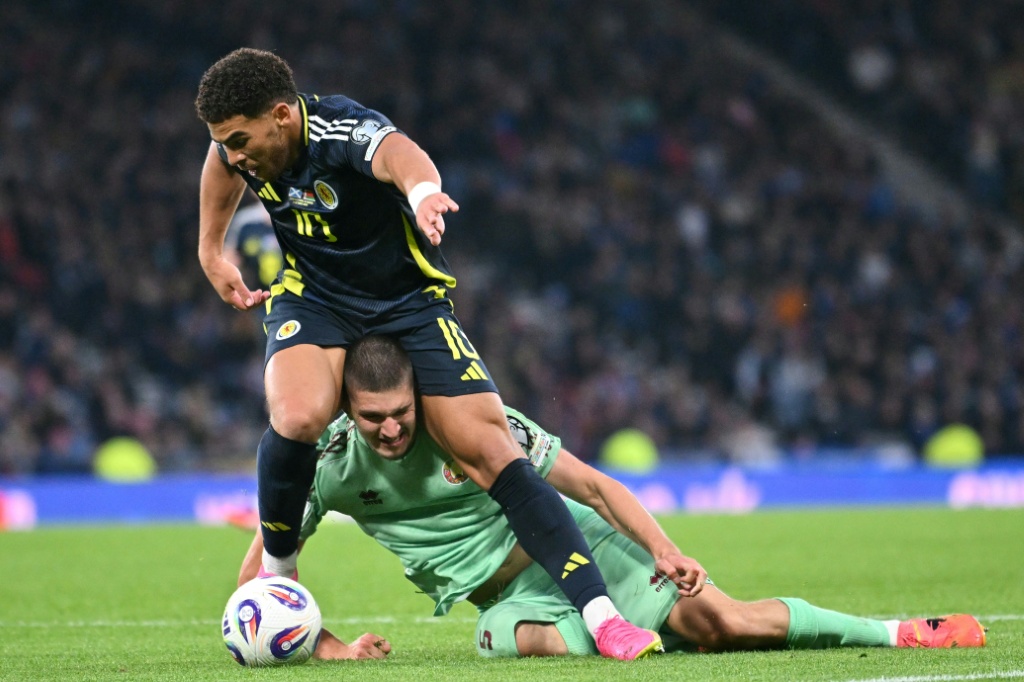 Escocia derrota 2-1 a Bielorrusia y aviva la ilusion de regresar a un Mundial