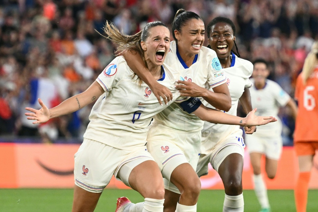 Football : la milieu de terrain francaise Sandie Toletti annonce sa retraite internationale