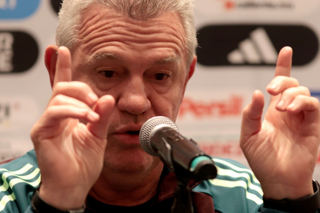 Javier Aguirre destaca el nivel de Ecuador y revela multiples variaciones en su alineacion
