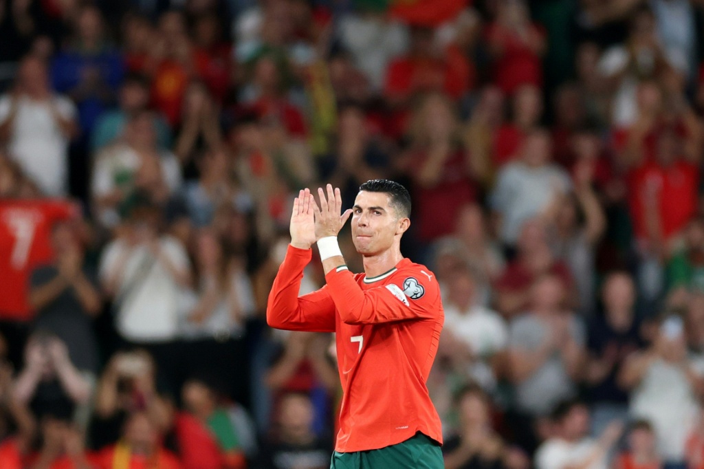 Portugal empata no fim com Hungria por 2 a 2 e atrasa classificação para a Copa do Mundo