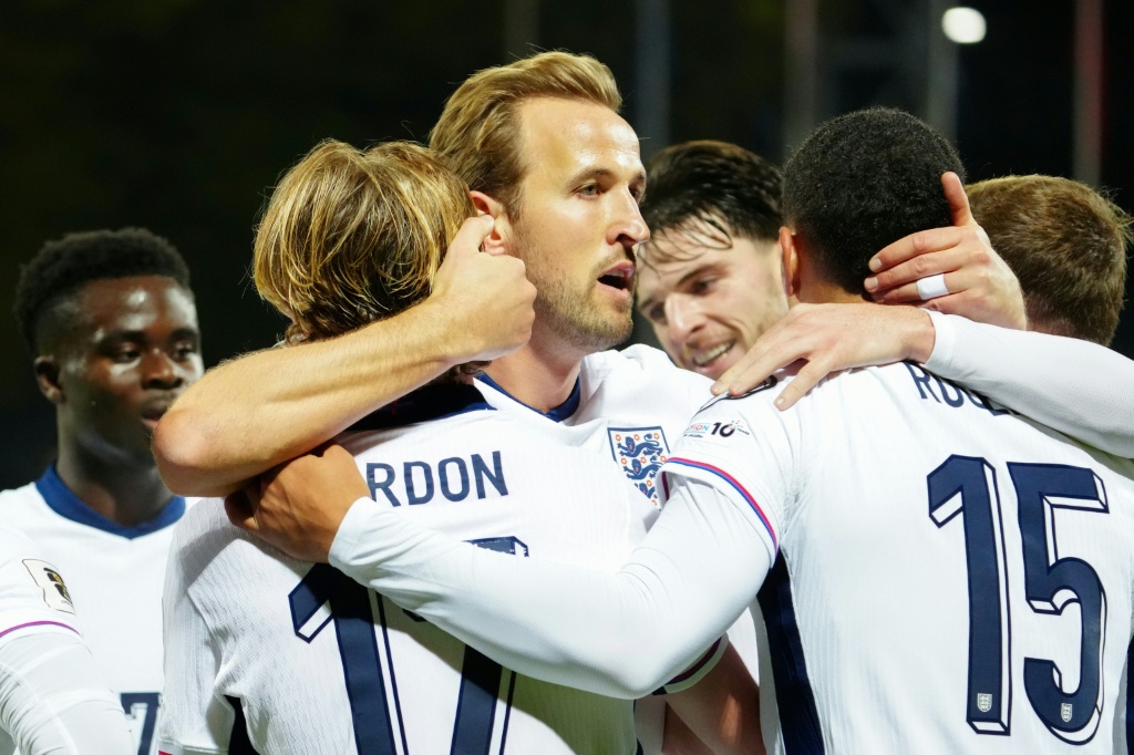 Anglie postoupila na mistrovství světa 2026 Portugalsko čeká dál