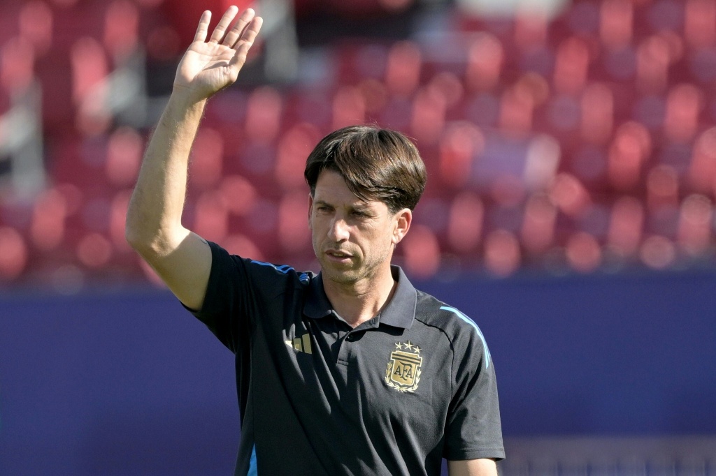 El DT argentino Placente resalta la importancia de vigilar los contraataques colombianos en las semifinales del Mundial Sub-20