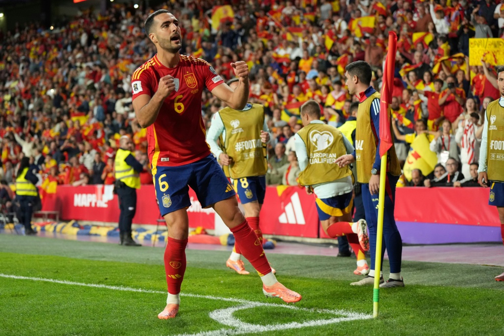 Mikel Merino, mediocampista con instinto de ariete que crea un dilema en la Roja