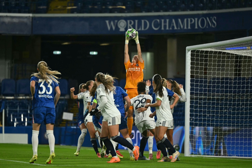 Ligue des champions féminine Paris FC dompté par Chelsea 4 à 0