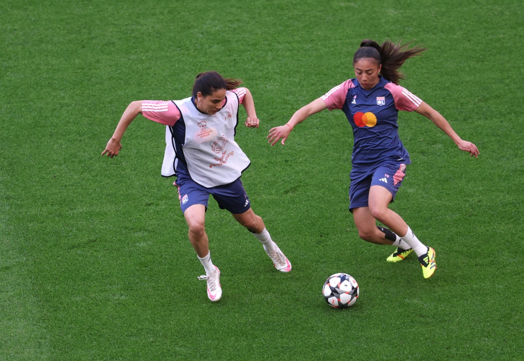 Football féminin : les Bleues misent sur la jeunesse pour leur revanche face à l'Allemagne