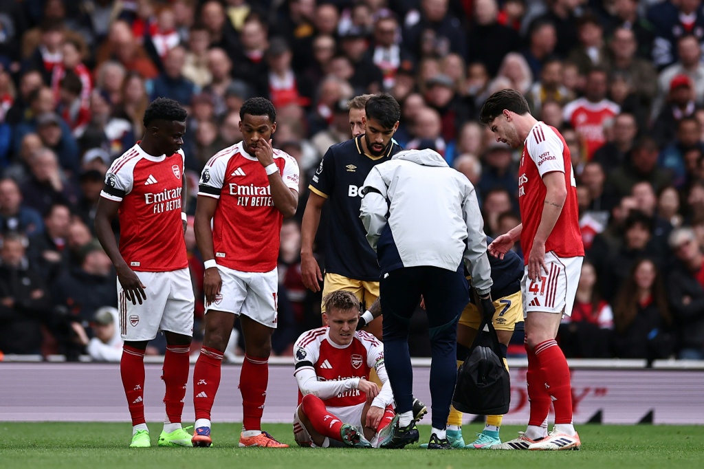 Martin Odegaard capitán del Arsenal permanecerá lesionado por varias semanas más