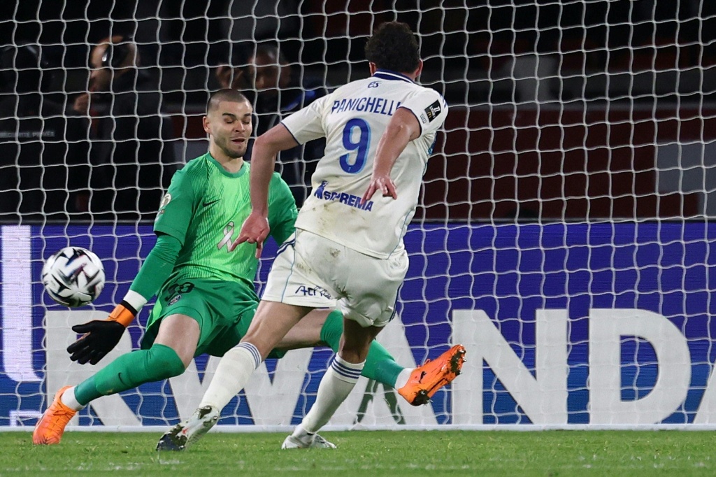 Ligue 1 : PSG surpris mais sauvé face à un Strasbourg impressionnant