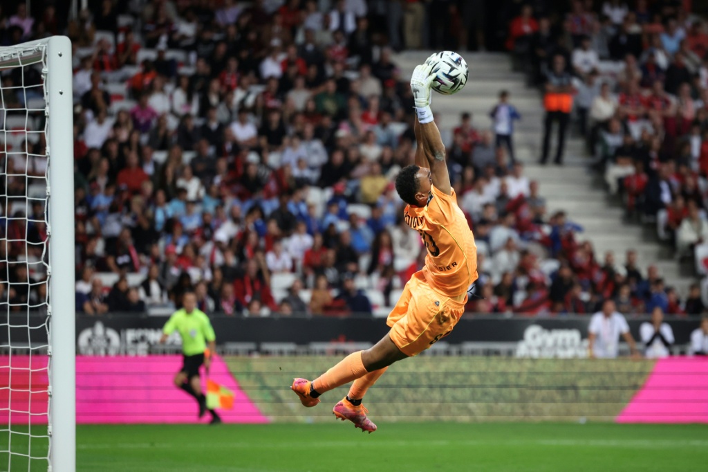 Ligue 1 : Nice decroche une victoire epique face a Lyon