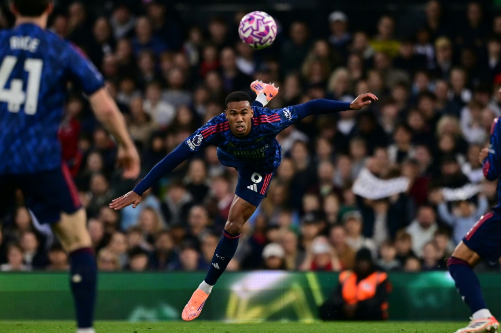 Angleterre Postecoglou limogé triplé et occasion manquée pour Mateta