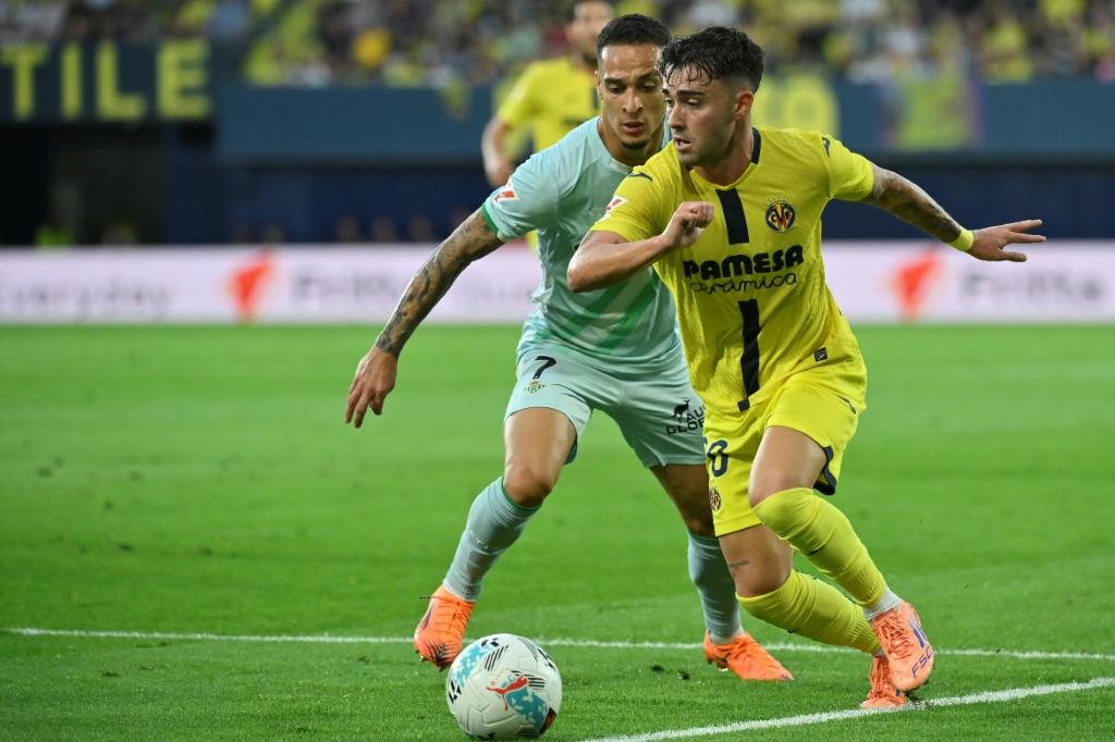 Antony anota dos tantos y el Betis rescata un empate ante el Villarreal