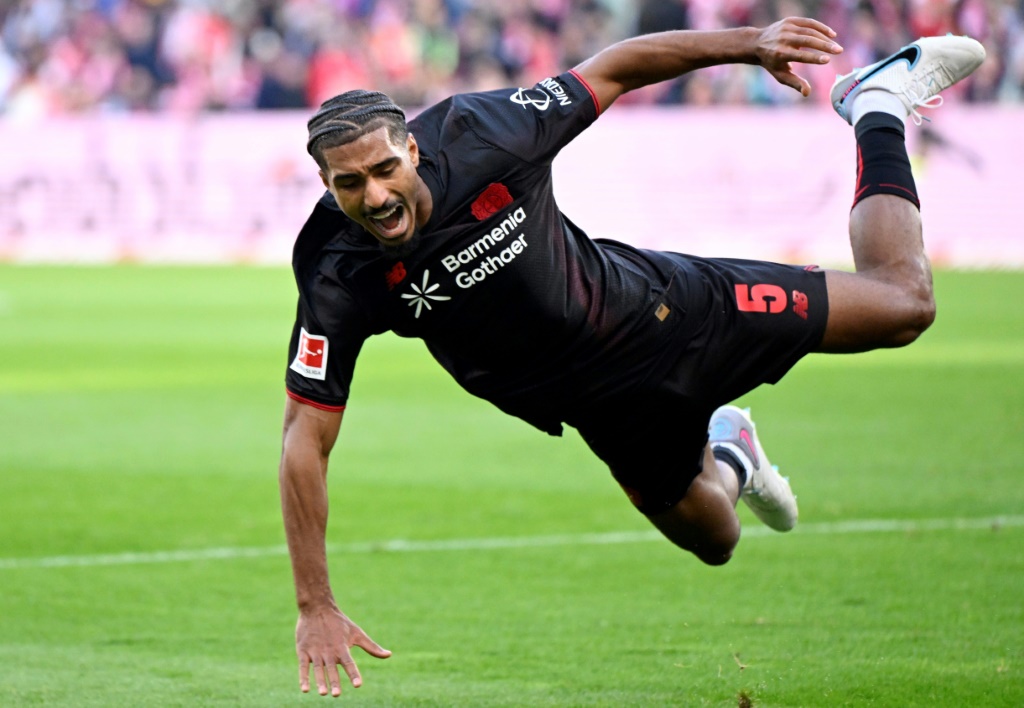 Ligue des champions Loïc Badé socle essentiel de la défense remaniée à Leverkusen