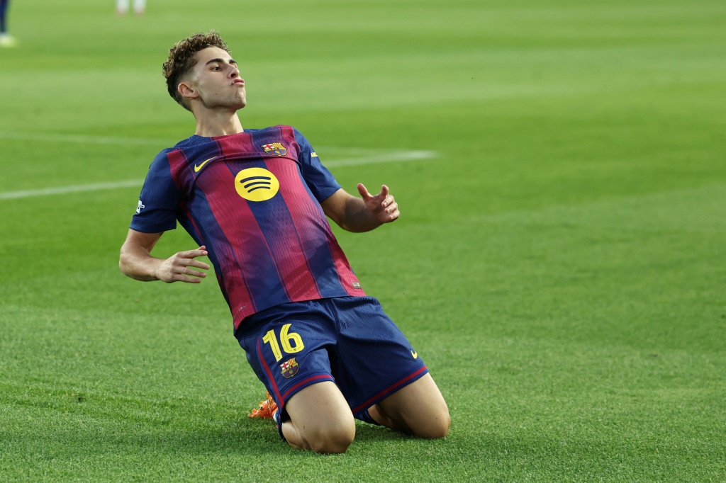 Ligue des champions FC Barcelone domine lOlympiakos grace au triplé de Fermin Lopez