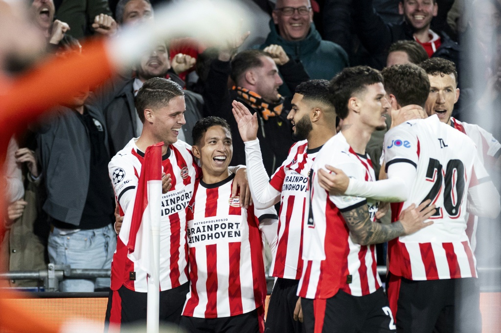 PSV obtém o primeiro triunfo na Liga dos Campeões ao golear o Napoli por 6 a 2
