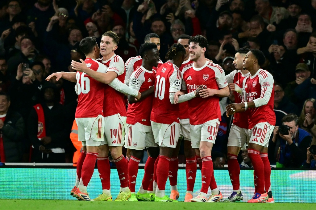 Arsenal derrota Atlético de Madrid por 4-0 e preserva aproveitamento total na Champions