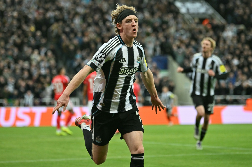 Newcastle too good for 'little Magpie' Mourinho's Benfica