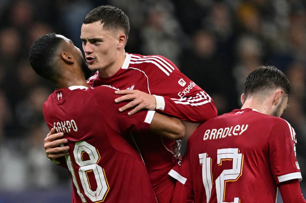 Liverpool acaba con su racha negativa goleando al Eintracht en Frankfurt por 1-5